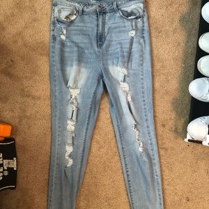 VANILLA STAR RIPPED JEANS